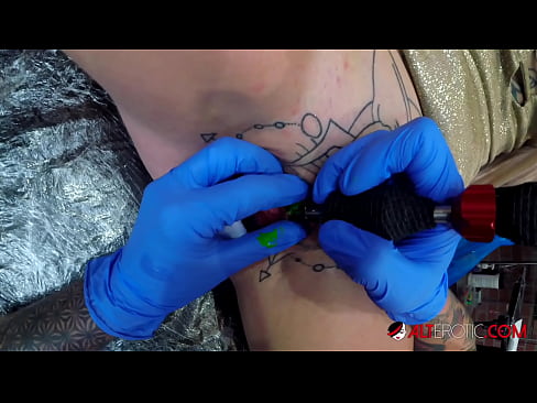 ❤️ Fìor tattooed hottie Sully Savage fhuair tattoo air a clitoris ❤ Super porn aig gd.sex-porntube.ru ❤